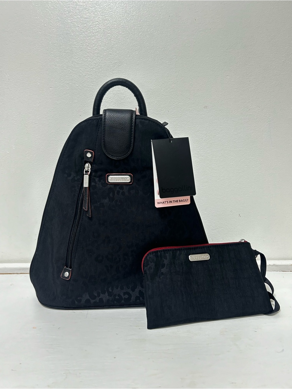 NWT Baggallini Metro Convertible‎ Backpack RFID Phone Wristlet Black Leopard
